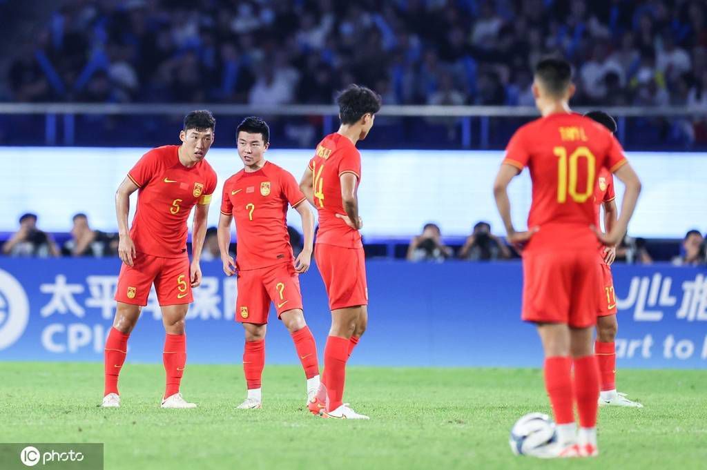 李力持自称，了国家40（多）年，看着她慢慢富起来，所以爱国爱港是理所当然的。